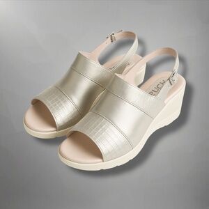 Puche women’s wedge sandals 6 new